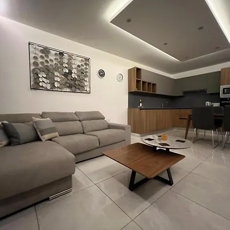 Skylark 2 Apartment
