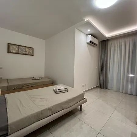 Skylark 2 Apartment *
